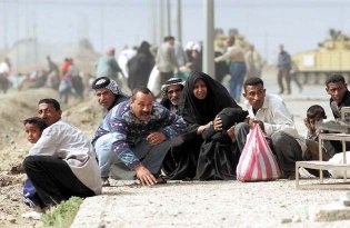 Iraqi civilians, displaced and hungry outside Basra