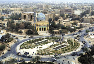 Downtown Baghdad occupied by US tanks